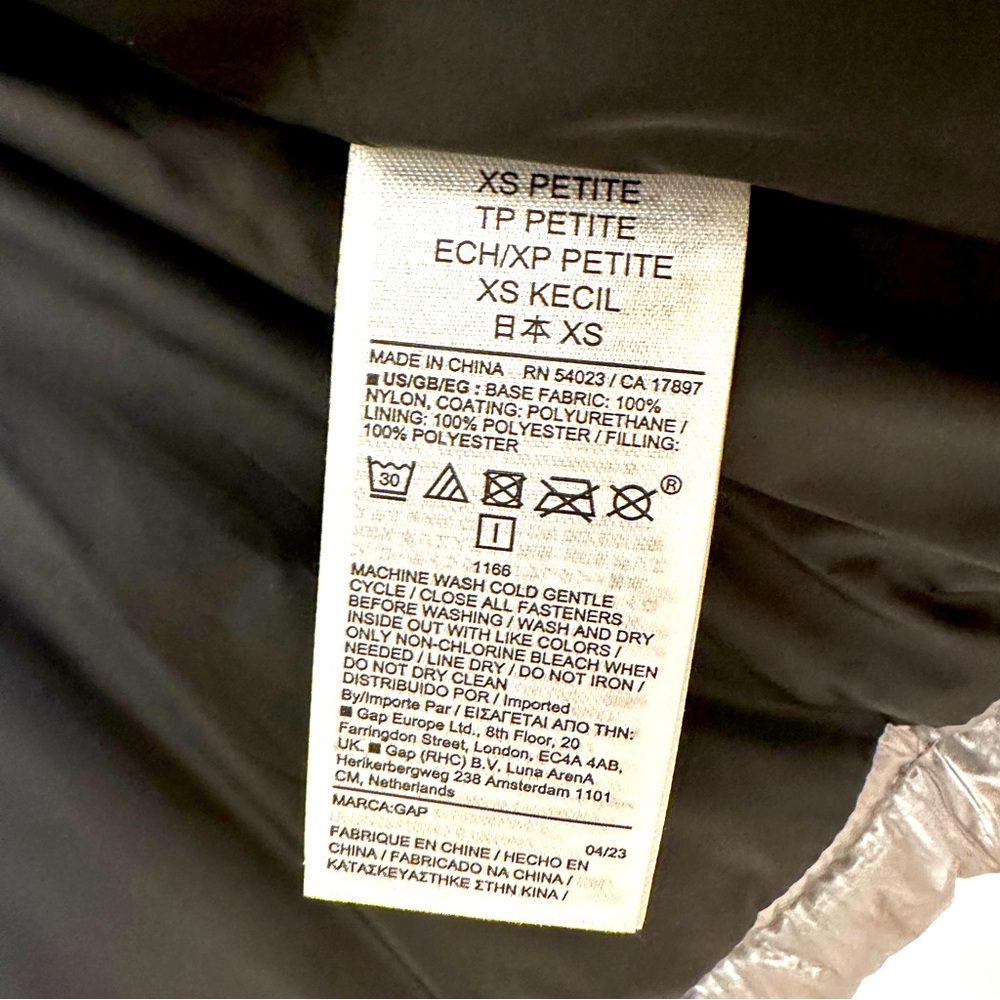 GAP Silver Metallic Crop Puffer Jacket Petite XS Y2K NEW w/ TAGS - Picture 12 of 16